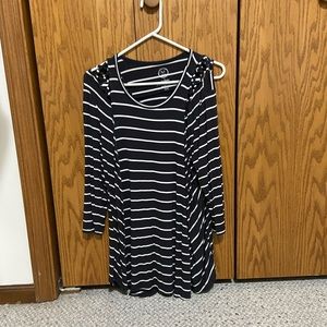 Maurice’s 3 quarter sleeve shirt